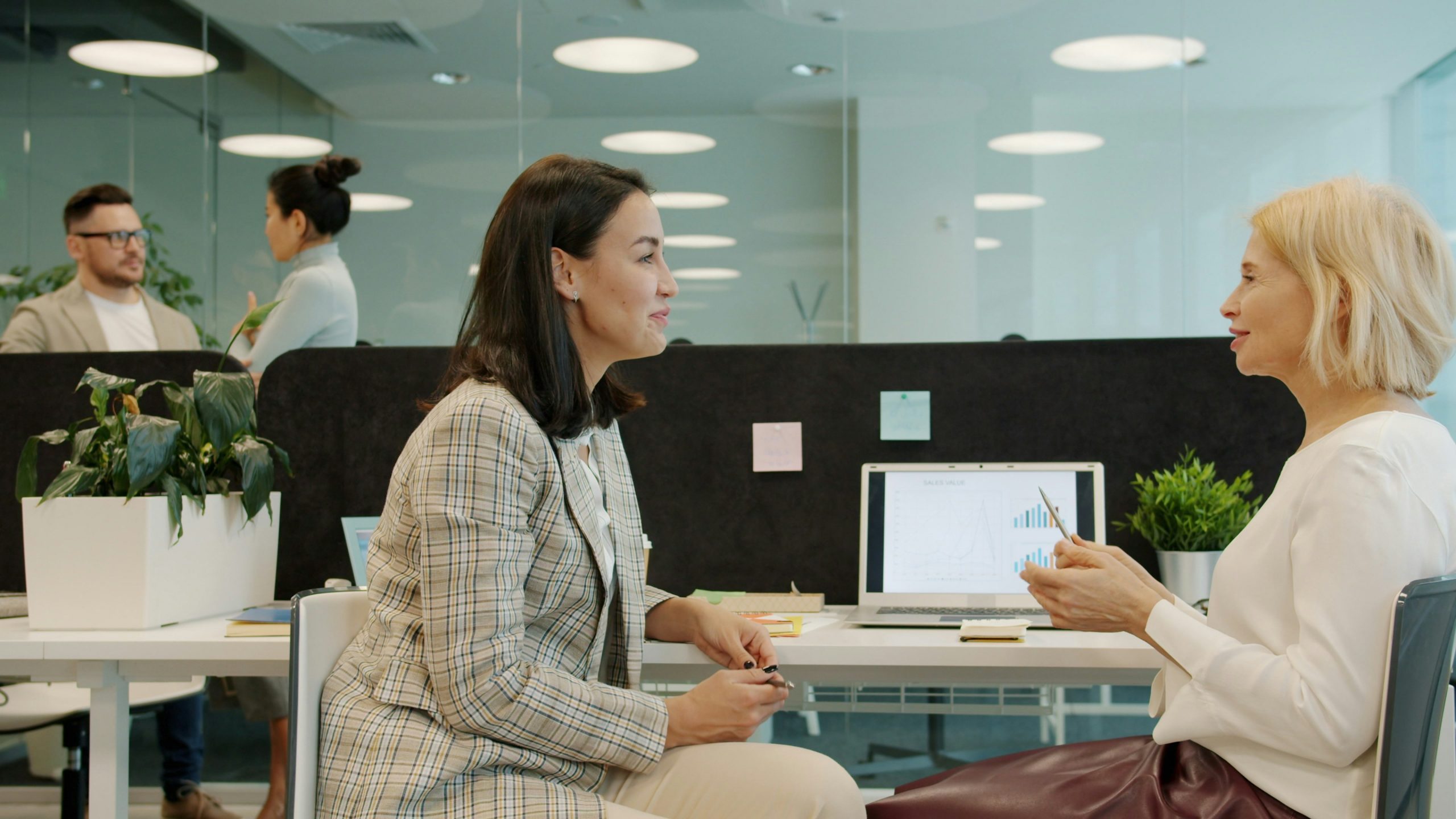 Decision Intelligence: What Is It and How Can SMBs Access It With Low-Code Tools?